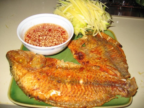 Khi ăn cá, tốt nhất bạn nên cho cá nướng bỏ lò hoặc luộc, hấp và tránh rán cá nhiều