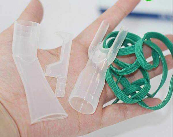 Con bị điếc, ngộ độc vì hễ sụt sịt là mẹ tự ý xông mũi họng 